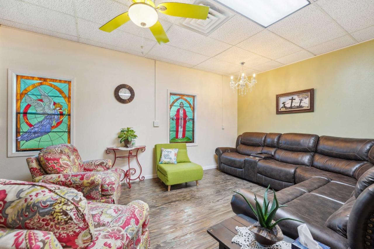 Old Church Retreat With Fire Pit And Air Hockey! Omaha Exterior foto