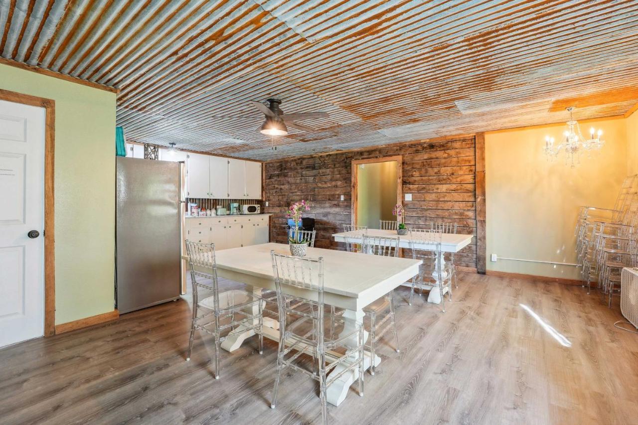 Old Church Retreat With Fire Pit And Air Hockey! Omaha Exterior foto